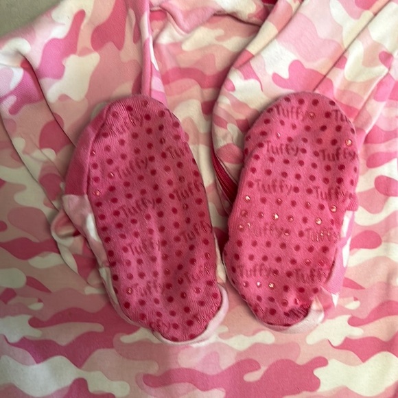 Tuffy - pink and White Camo onesie sleeper with heart patch - Picture 3 of 4